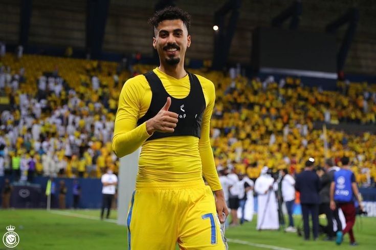 سبب انفعال مدافع النصر على مراسل صحفي عقب هزيمة السعودية أمام اليابان - فيديو