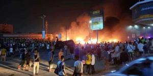 ”من سيتحمل مسؤولية الكارثة؟ محلل اقتصادي يطالب بسجن المسؤولين عن فوضى محطات عدن” - بوابة فكرة وي