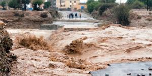 مصرع شخصين وفقدان 14 بحافلة ركاب جرفتها الفيضانات في المغرب - بوابة فكرة وي