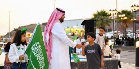 صور| أطفال الباحة يحتفلون باليوم الوطني بالأعلام ومشاهد الفرحة والفخر - بوابة فكرة وي