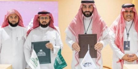 أخبار الرياضة - توقيع مذكرة تعاون بين نادي الصقور السعودي وجامعة خالد لتنفيذ أبحاث في موروث الصقارة - بوابة فكرة وي