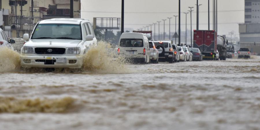 أمطار غزيرة وسيول وبرد ورياح نشطة على 5 مناطق - بوابة فكرة وي