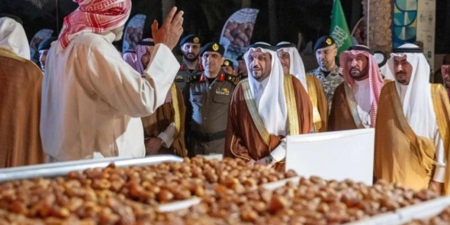 ثمرة "الخلاص" و"الصقعي" تُنافس "السكري"  بموسم عنيزة الدولي للتمور - بوابة فكرة وي