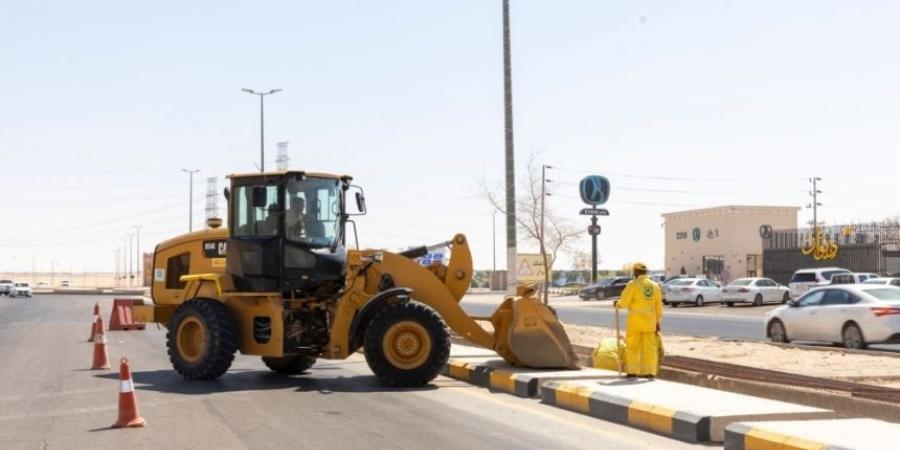 قبل موسم الأمطار.. حملة مكثفة لتنظيف قنوات التصريف بحفر الباطن - بوابة فكرة وي