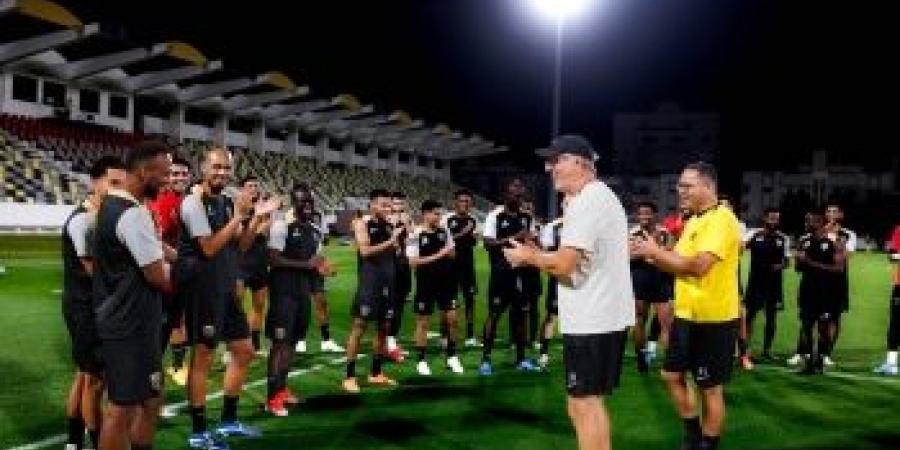 لاعب الهلال الأسبق يوقع لنادي الجبلين  - بوابة فكرة وي