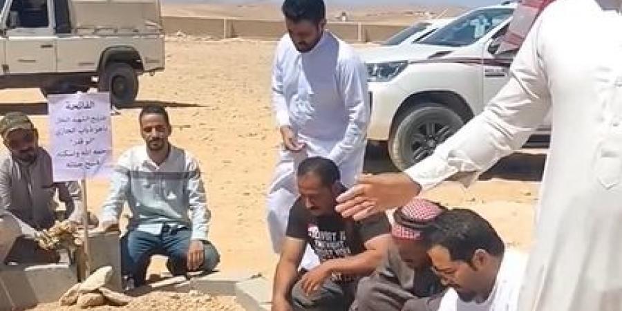 بالفيديو .. رائحة المسك تفوح من قبر الشهيد ماهر الجازي - بوابة فكرة وي