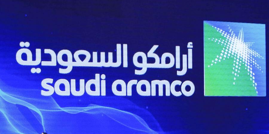 موظفو أرامكو يودعون نائب الرئيس الأول محمد عايض الهمزاني بتصفيق حار - بوابة فكرة وي