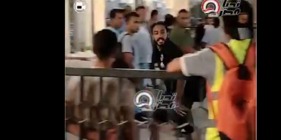 محمود كهربا يرفض التصوير مع جماهير الأهلي بعد مباراة جورماهيا في دوري أبطال أفريقيا| فيديو - بوابة فكرة وي