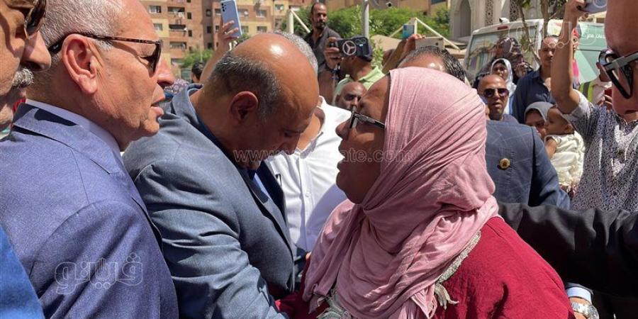 سيدة من عزبة أبو رجيلة لمحافظ القاهرة: «اتحبسنا واتمرمطنا علشان عاوزين شقق بدل اللي اتهدت» (فيديو) - بوابة فكرة وي