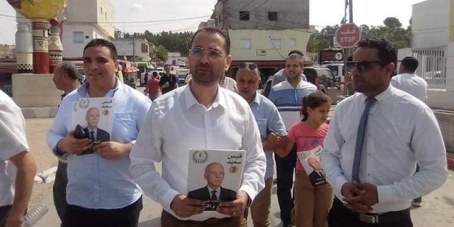 صورة اليوم... والي بن عروس السابق يقود حملة المرشح قيس سعيد في سجنان - بوابة فكرة وي