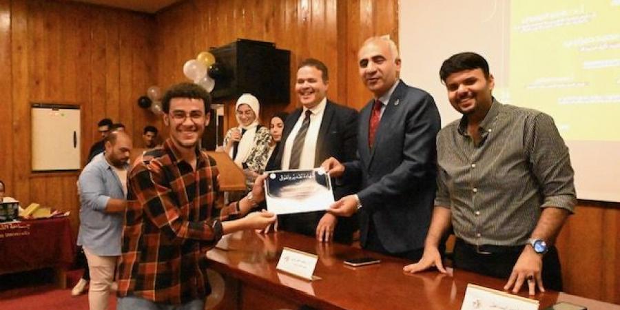  كلية صيدلة جامعة الفيوم تحتفل باستقبال الطلاب الجدد - بوابة فكرة وي