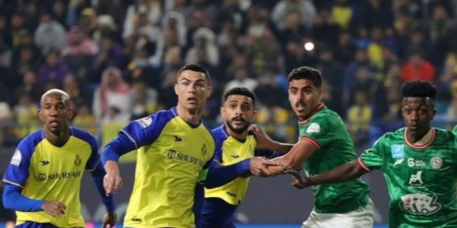 اخبار الرياضة سبب انفعال مدافع النصر على مراسل صحفي عقب هزيمة السعودية أمام اليابان – فيديو - موقع بالجول